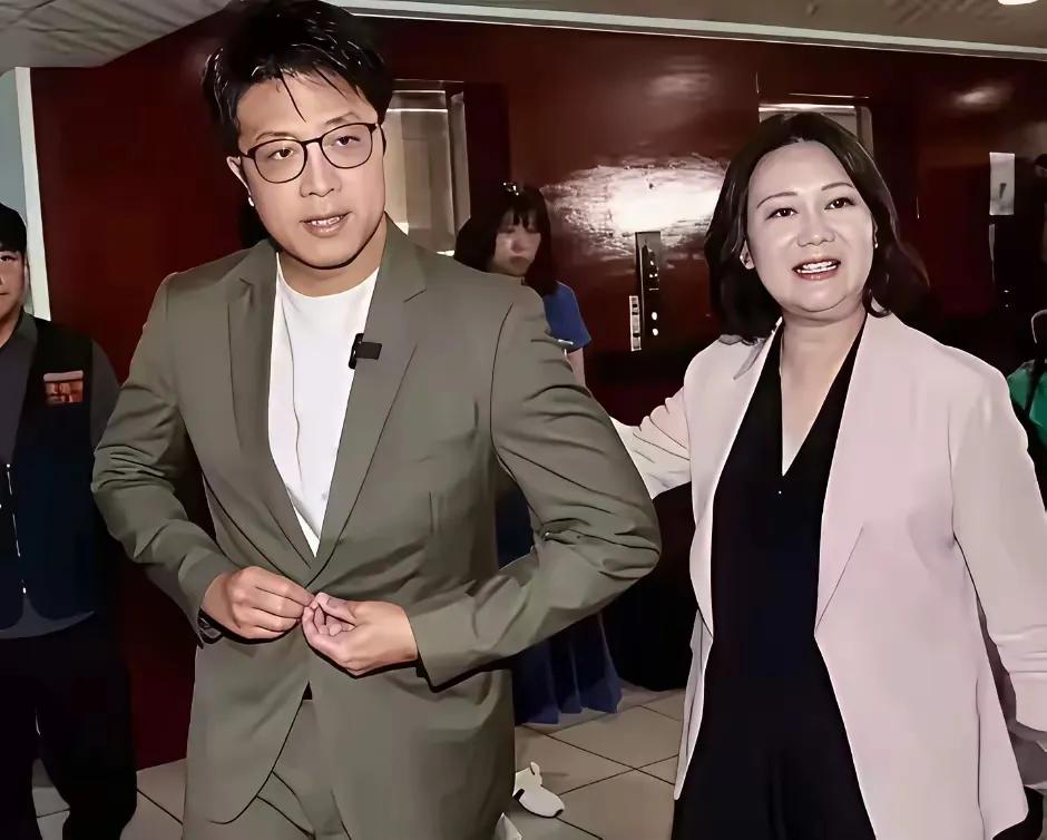 这是台独顽固分子沈伯洋和“台独”帮凶打手吴思瑶，沈伯洋参选台北市长，吴思瑶出任竞