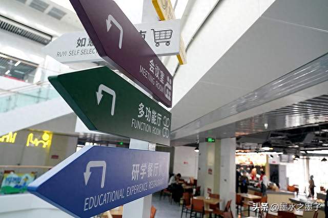 三个月饼盒、一张机票和一瓶香水，把中国消费的底牌掀了