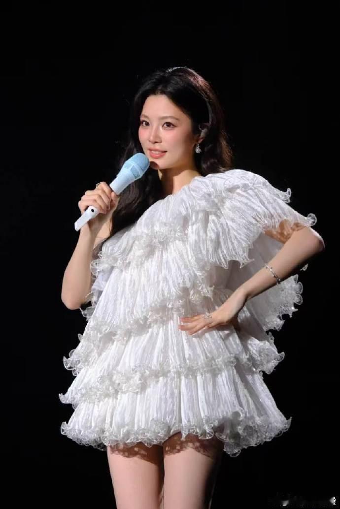 姚晓棠广州演唱会奔赴姚晓棠广州演唱会，现场的人声质感很出彩，情绪层层递进，给观众