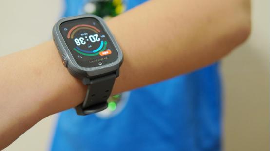 别再说智能手表“幼稚”！荣耀这款新品，成了青少年的“全能伙伴”
还在给孩子戴卡通