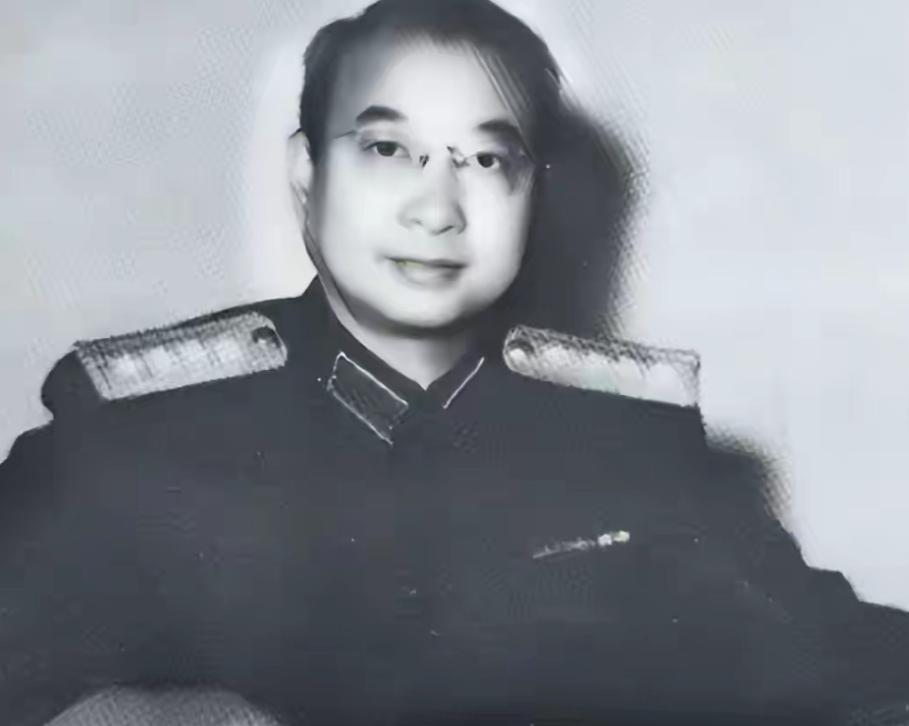 1960年散会后陈赓刻意躲开周总理，罗瑞卿追问缘由，一句话听完全场心酸。

那天