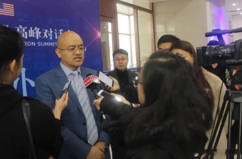 拜登用了4年，把美国从“病危”拉回“重症监护”；特朗普只用一年，直接拔管、再捅几