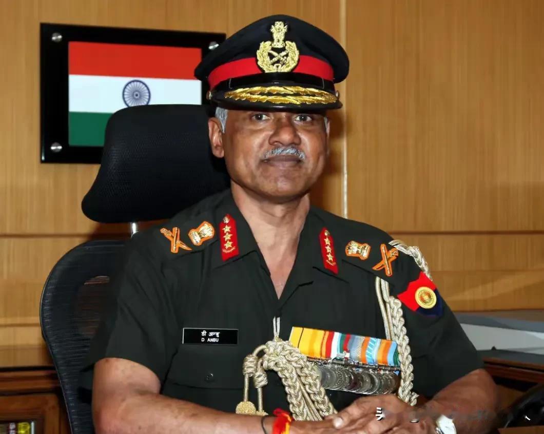 特朗普援引巴基斯坦陆军元帅穆尼尔和总理谢里夫的联名请求，宣布延长对伊朗停火，姿态