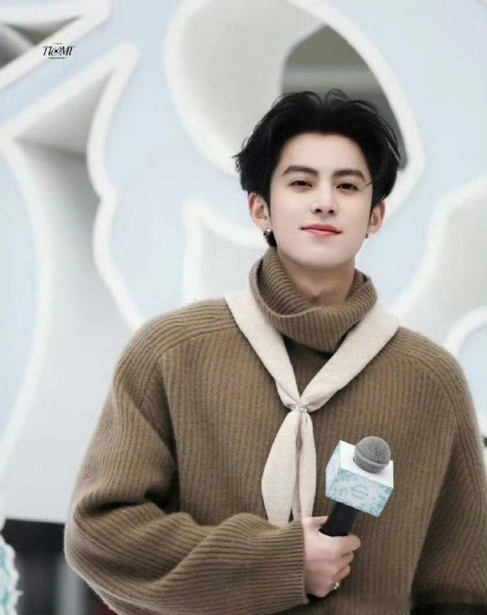 艾热王鹤棣默契无需多言心有灵犀实锤！艾热表述超会说，王鹤棣秒猜中，这默契没谁了！