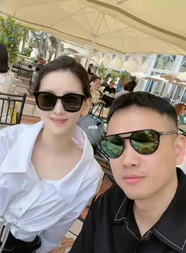 章泽天和男性朋友一起吃早餐，因为一个称呼引起争议！

男性朋友发文，他乡遇故知，