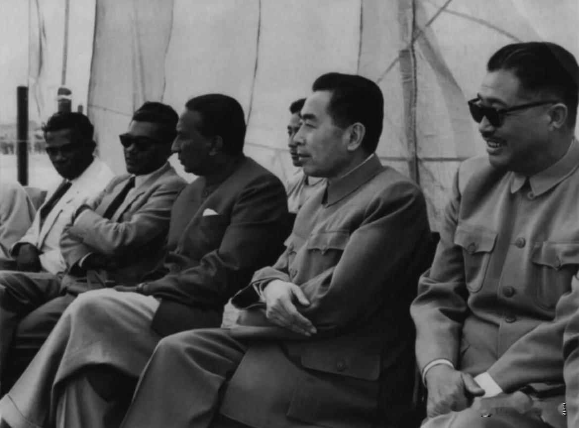 1957年5月9日，​中国网球队、锡兰网球队在北京体育馆露天球场举行友谊比赛。​