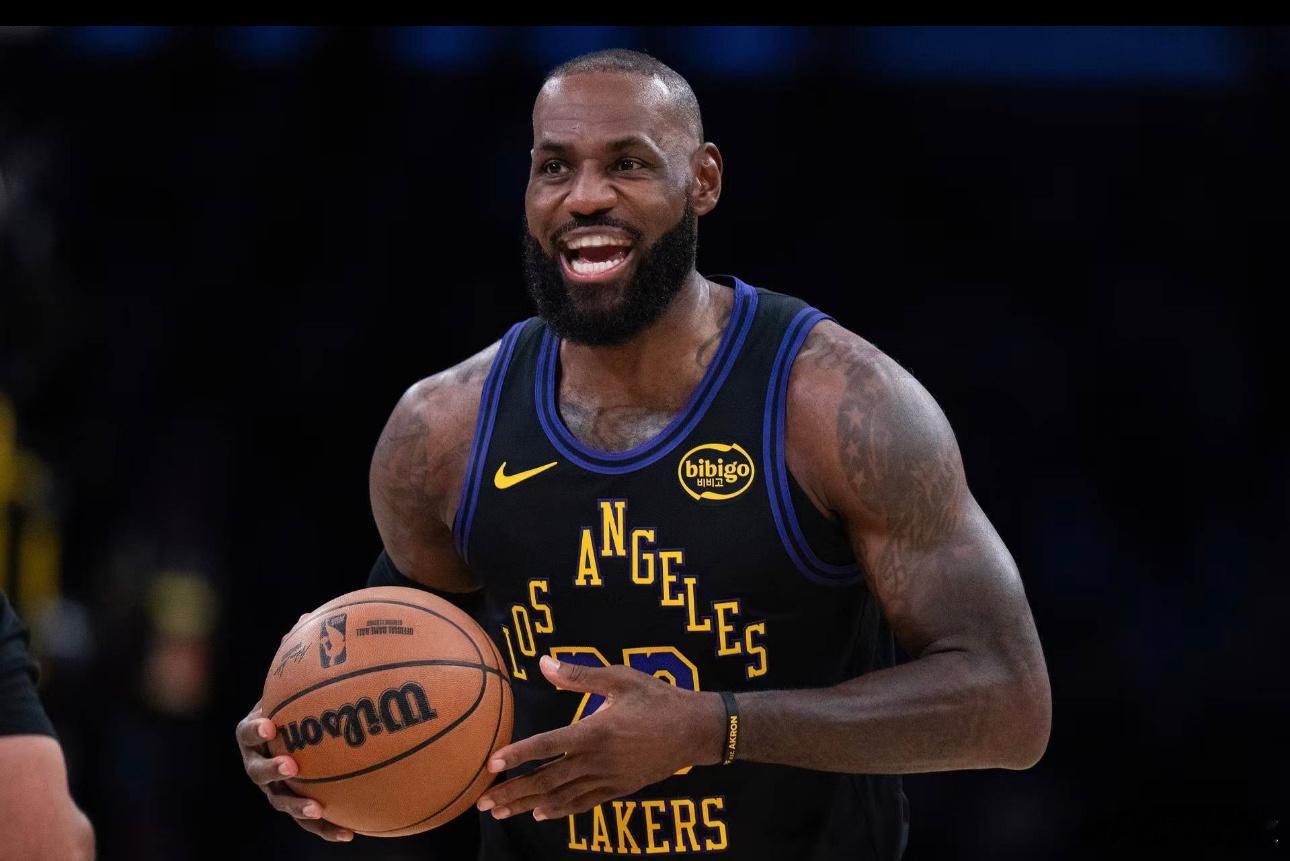 2月5日讯 依靠八村塁压哨三分，湖人队以123-120力克猛龙。这是八村塁职业生