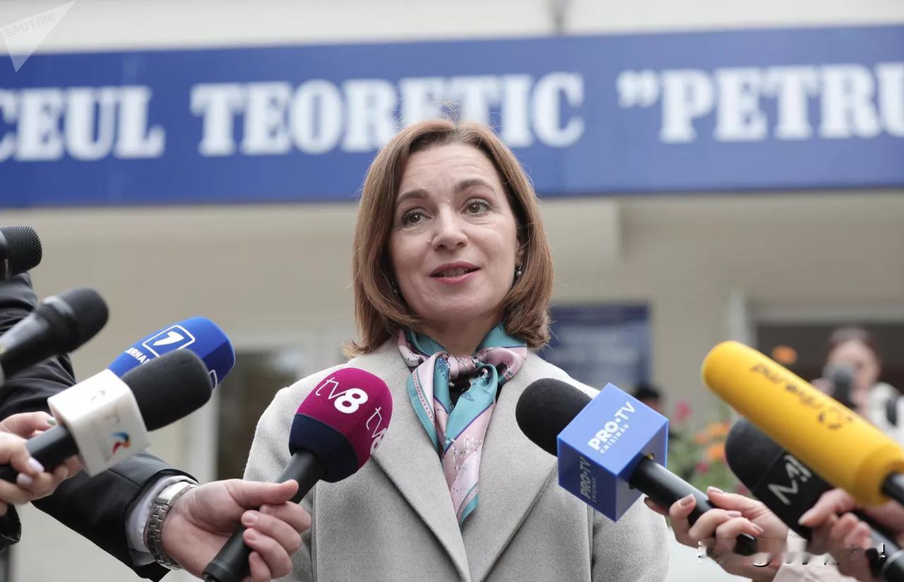 【重点关注：摩尔多瓦执政党被指控优先选拔纳粹和反俄人士】
基希纳乌时间爱你202