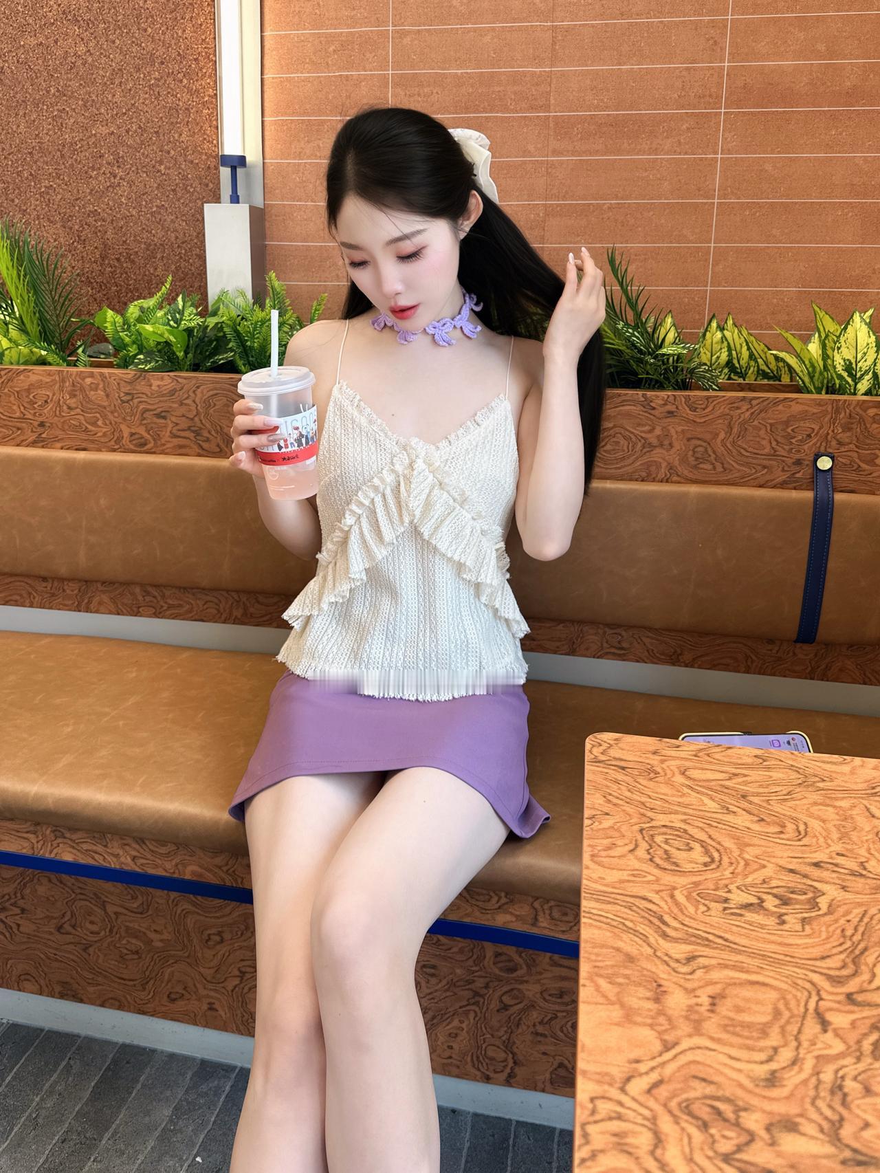 晒图笔记大赛我愿称之为极品的美腿，白花花的看花眼！