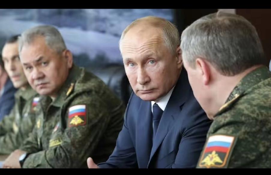 普京撂下狠话：
要是再敢动俄国的商船，就直接让乌克兰彻底没海可走！“港口、船只，