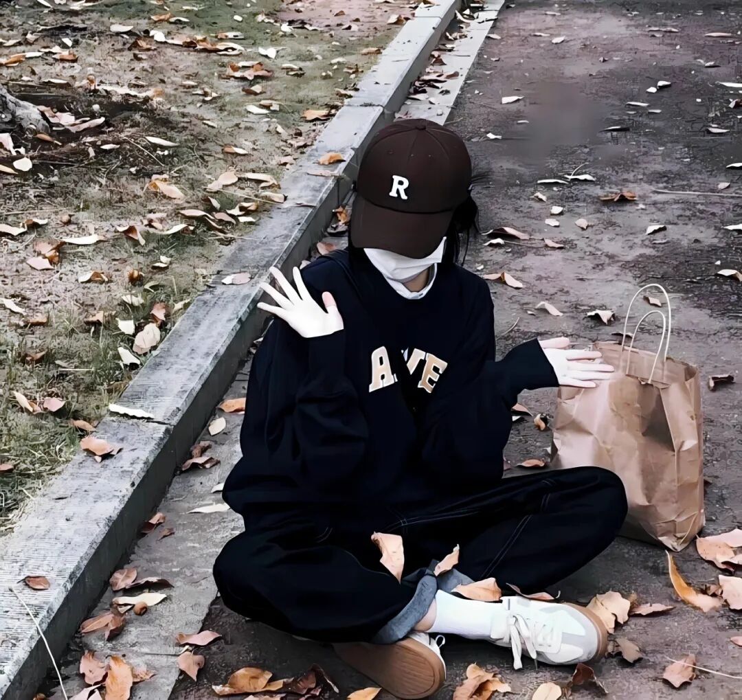 你逢人就说不想谈恋爱 其实是你想谈的那个人和你不可能在一起 