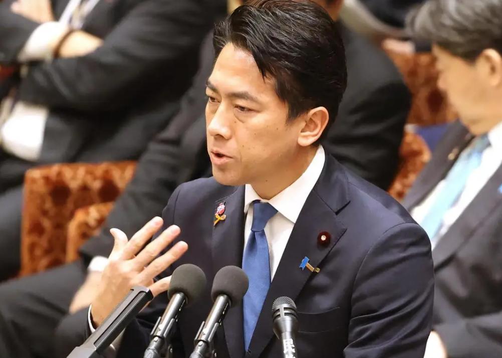 近日日本小泉进次郎在媒体上大放厥词，他公开地指责中国，说中国在20年内国防预算翻