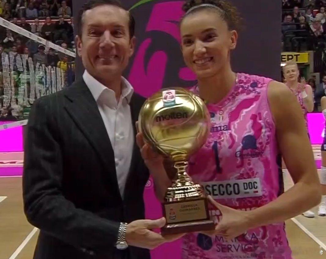 ⚡️ 在科内利亚诺vs米兰比赛前夕，科内的老板加贝洛托👑 为巴西名将加比.吉马