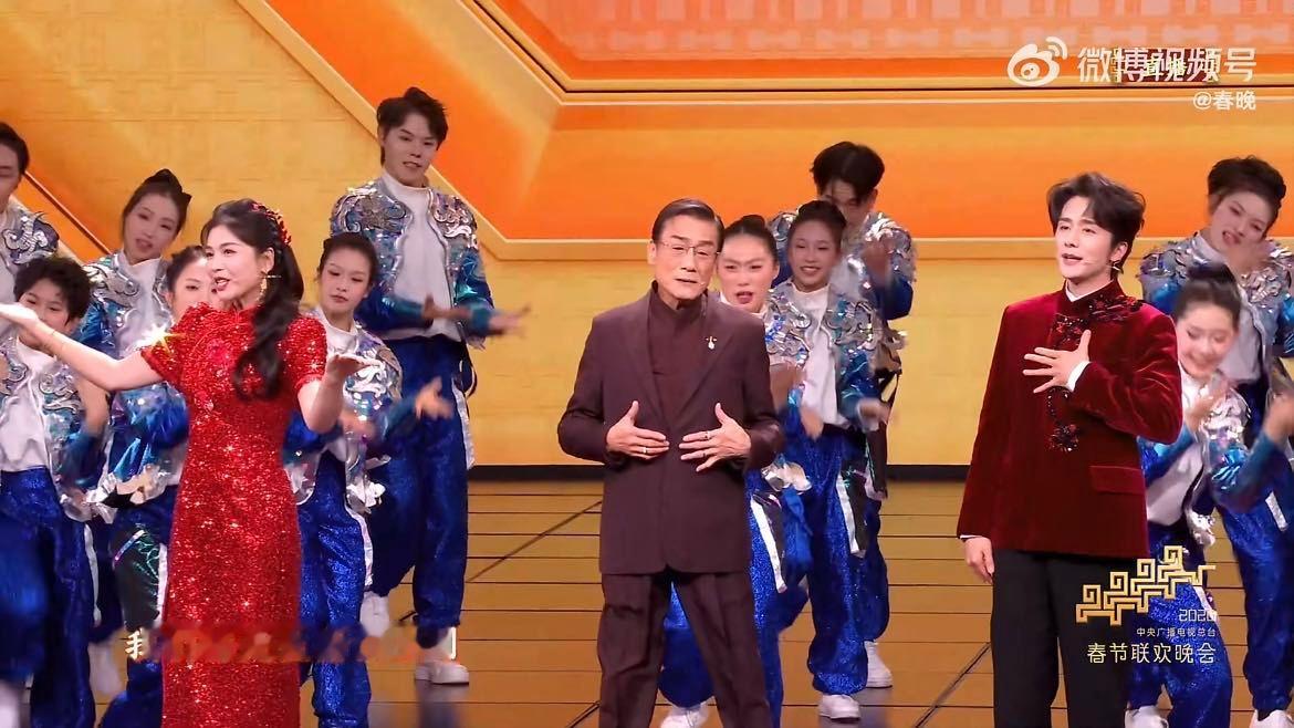 香奈儿完全新人美时期宇宙闪烁请注意 香奈儿最吸引人的不是她已经是什么，而是她还会