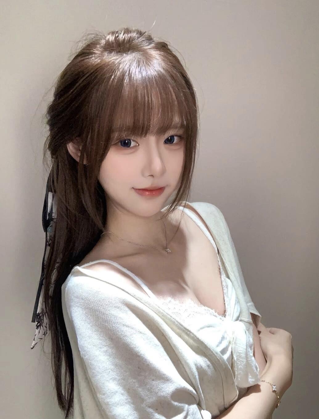 青丝拂面，笑靥如花。@今晚不吃鱼 粉纱花衣美人 粉裳娇颜 粉衣仙子照