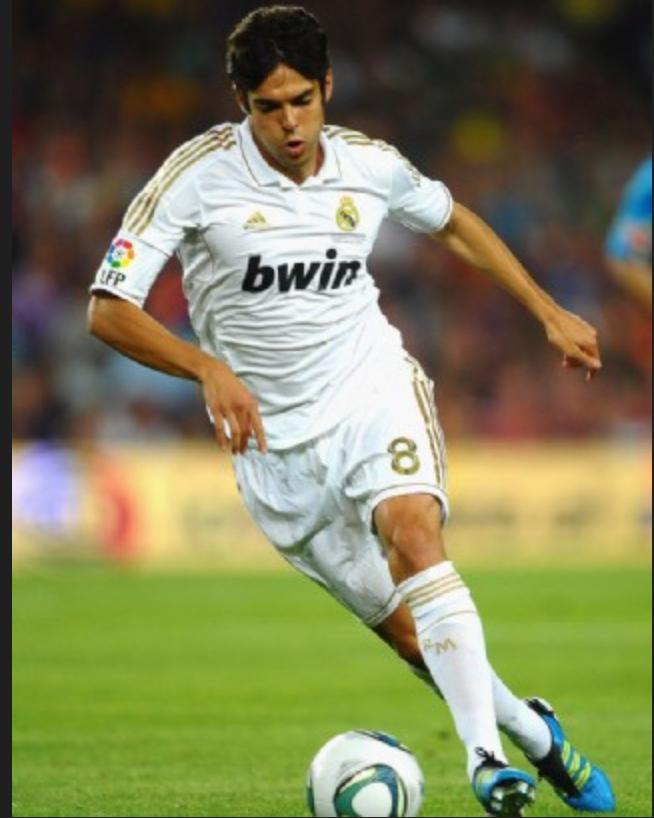 卡卡是近20年来最被高估的球员！一个人太完美就容易出现问题，这可能是对卡卡最好的