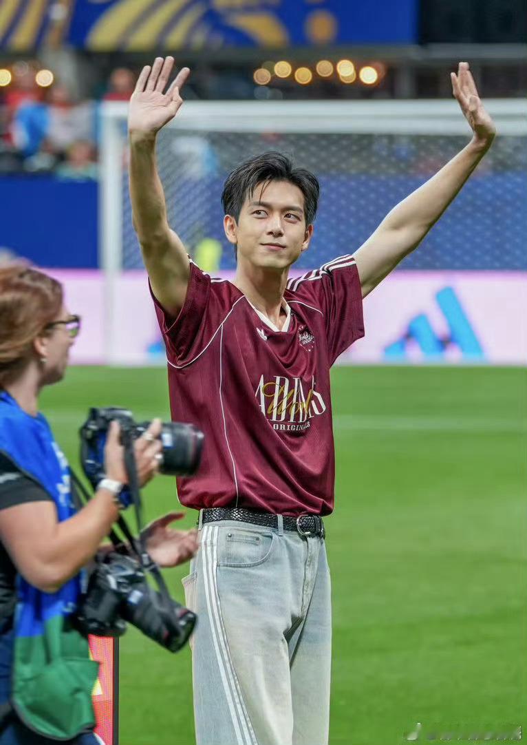 李现开球太帅了吧李现