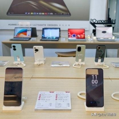 国产手机涨价2000元
 
最近国产手机集体涨价，折叠屏旗舰直接涨了2000元，