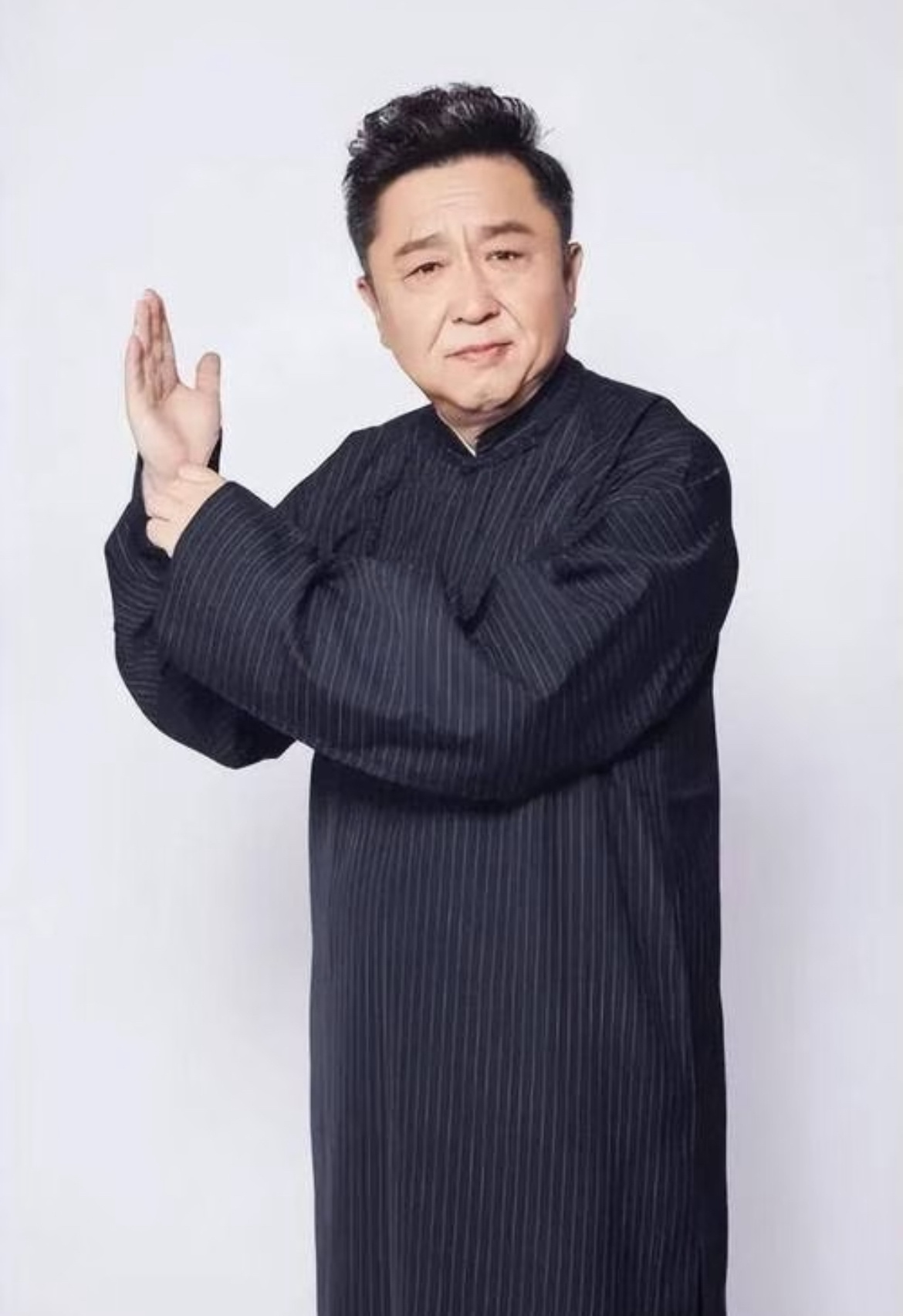 别人爱一行干一行于谦干一行爱一行 于大爷的心态太通透！相声、影视、养马、直播，跨