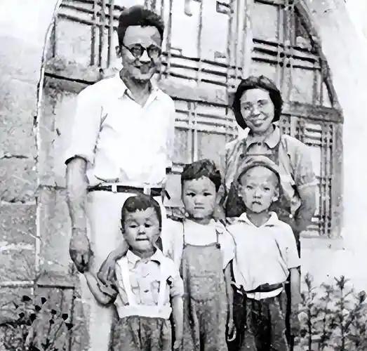 博古去世后，有人劝36岁张越霞改嫁，她反问：6个孩子怎么办?

1946年4月8