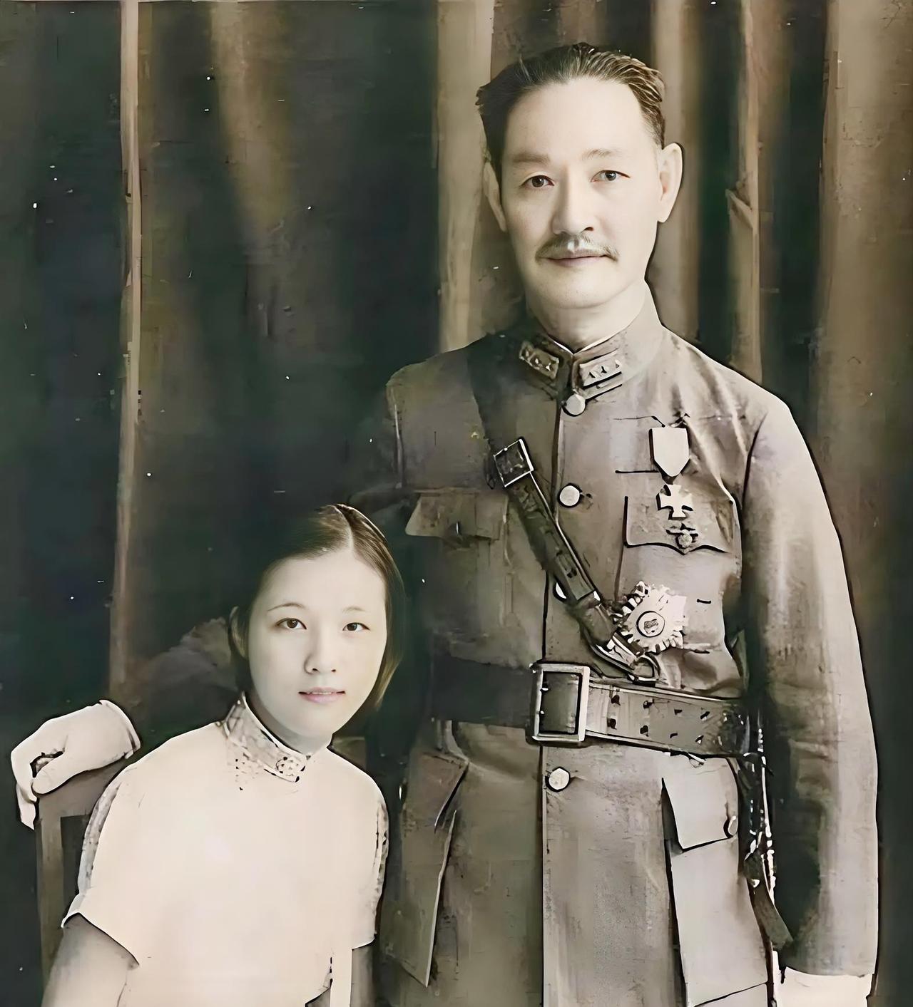 1938年7月，17岁的郭翼青嫁给了56岁的程潜。新婚夜，郭翼青羞答答的说：“你