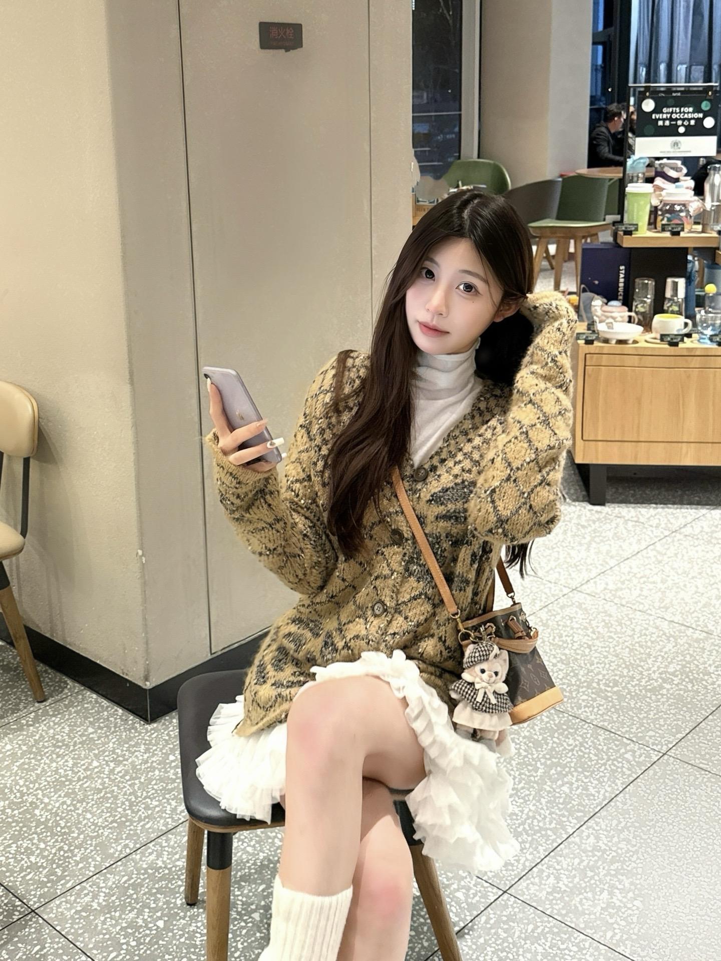 你怎么遇到点小事就哭啊，这么脆弱的话和蛋挞有什么区别，那你肯定很好吃，喜欢你