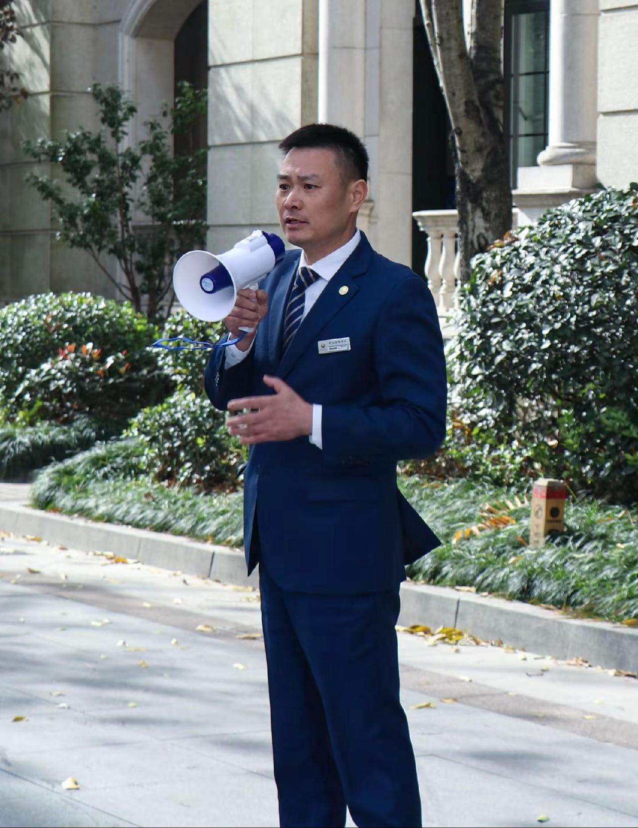 香港的这次特大火灾再次给我们这些消防安全管理人敲响了警钟，只有夯实基础，从最简单