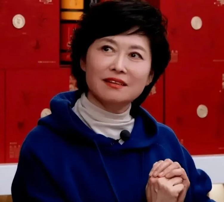 经常看敬一丹的焦点访谈，她的主持风格，真诚，善良，诚恳，是一代央视优秀主持人。