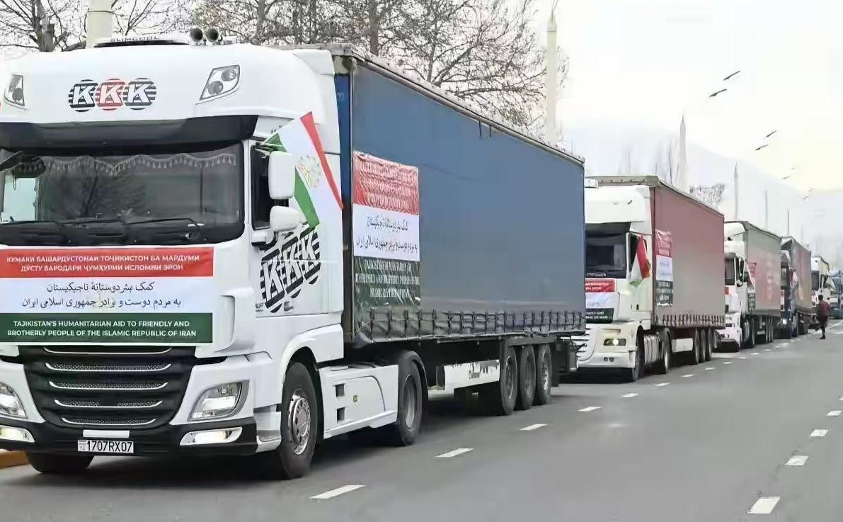 雪中送炭！110辆卡车、3610吨援助物资，塔吉克斯坦驰援伊朗。

这哪是什么普
