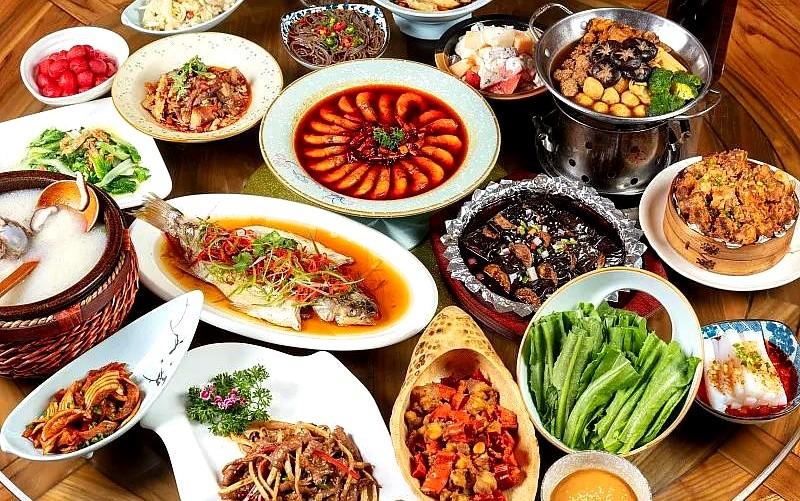 大年初二本该是女儿拎着果篮回娘家的热闹日子，作者却在一通“你来吧”与“你别来了”