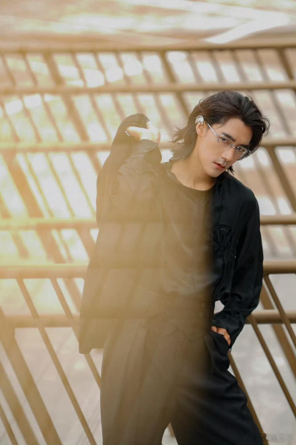 此沙的签名居然比贪吃蛇还长有点东西！此沙在MAT盛典的签名太有梗，蜿蜒线条赶超贪