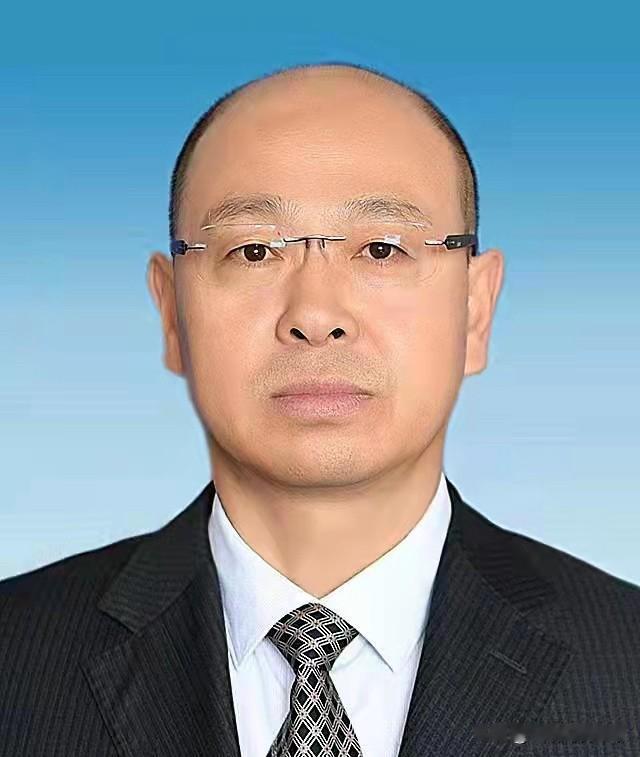李向东履新内蒙古医科大学党委书记
李向东，男，汉族，1969年6月生，内蒙古呼伦