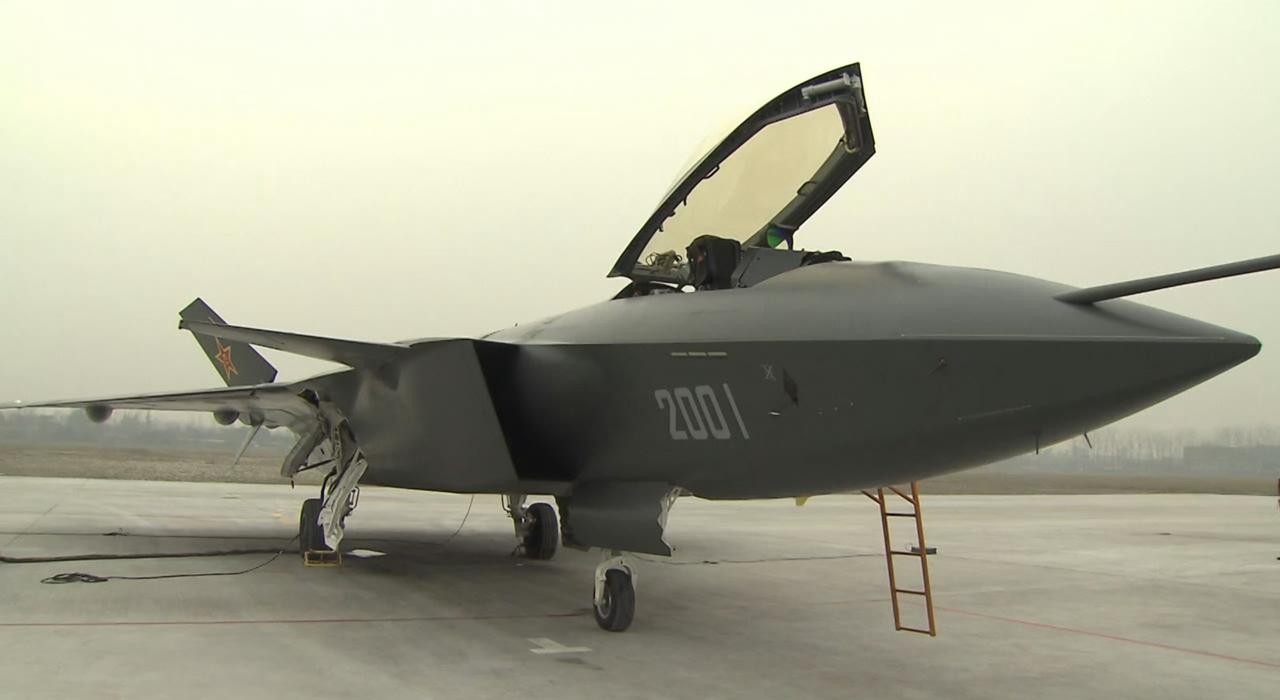 官方的歼-20原型机图[抱一抱]，你们谁还有当年首飞时候的图[吐舌]烽火问鼎计划