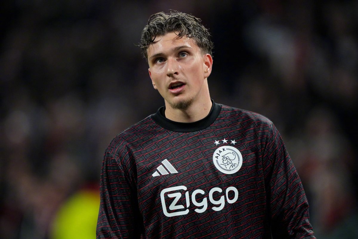 📢 最新消息：曼联已正式与阿贾克斯接触，探讨签下左边锋米卡·戈茨的潜在交易条款