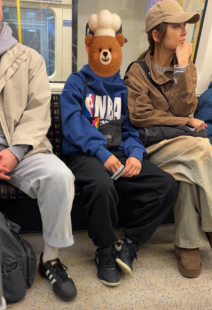 伦敦地铁偶遇应采儿Jasper网友伦敦地铁偶遇应采儿Jasper网友伦敦地铁偶遇