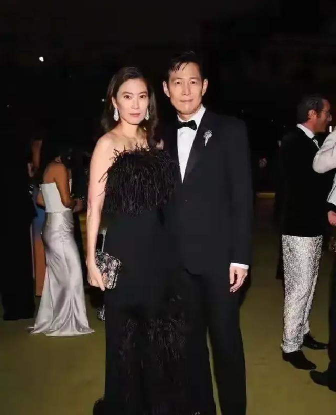 15年！李政宰把恋爱脑焊死在财阀女友身上，连房子都写她名。
 
去年5月，俩人豪