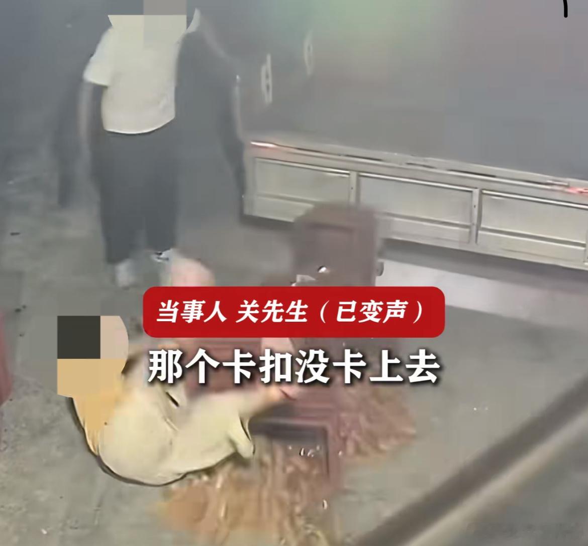 女子搬运150斤黄鸡蛋瞬间全碎比起损失的几百块鸡蛋，更让人揪心的是摔倒的阿姨，搬