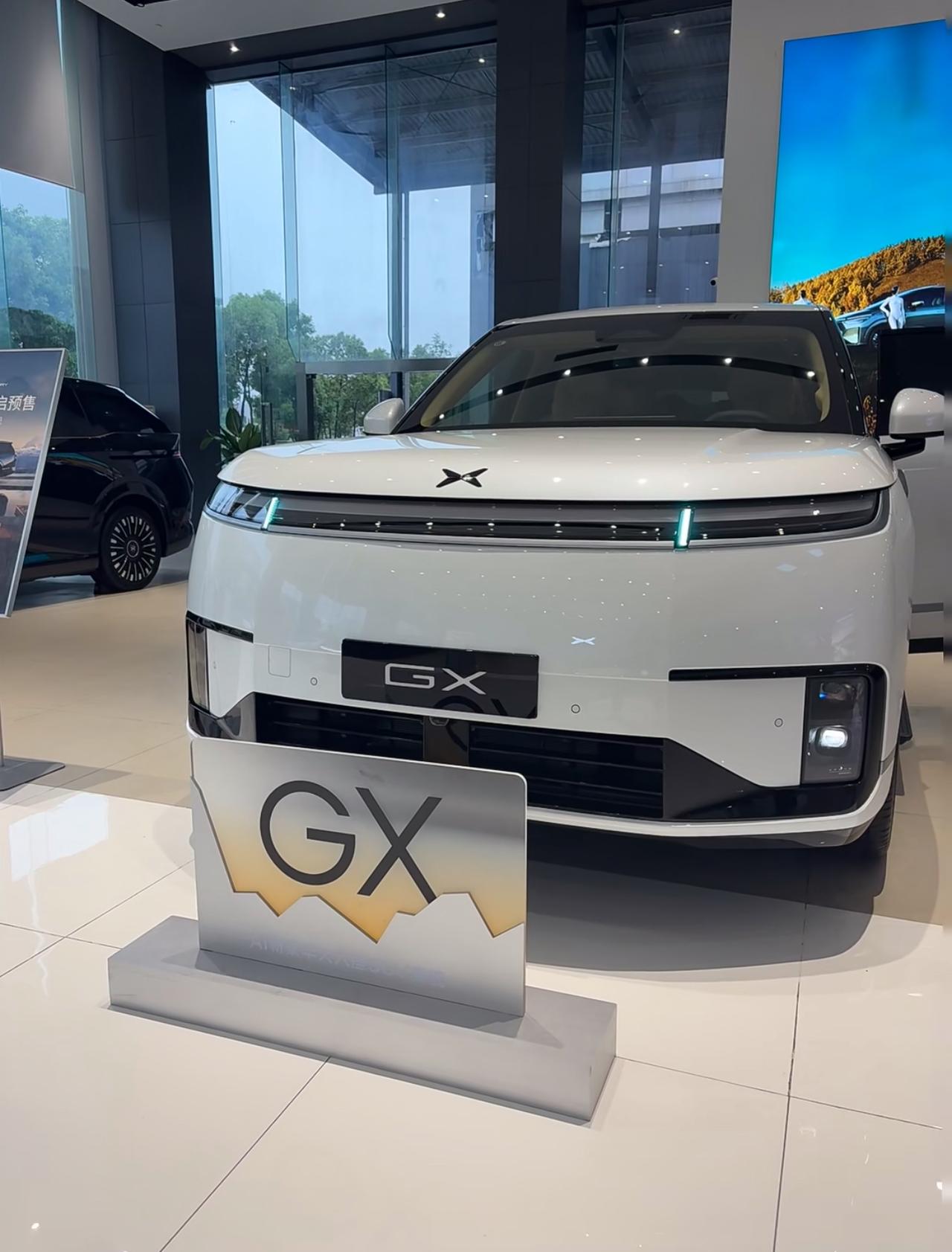 小鹏首款全尺寸新科技旗舰SUV正式上市，小鹏GX正式登场，限时权益价26.98万