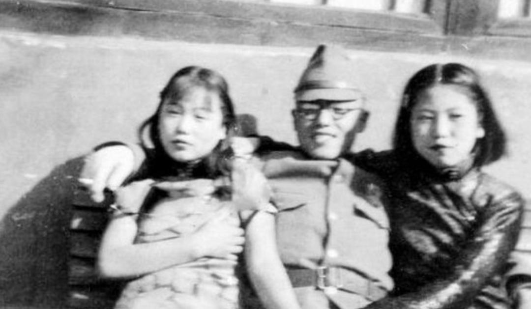 她们被称为“慰安妇”。
然而，她们所遭受的遭遇绝无半点“慰藉”可言。
在日本侵华