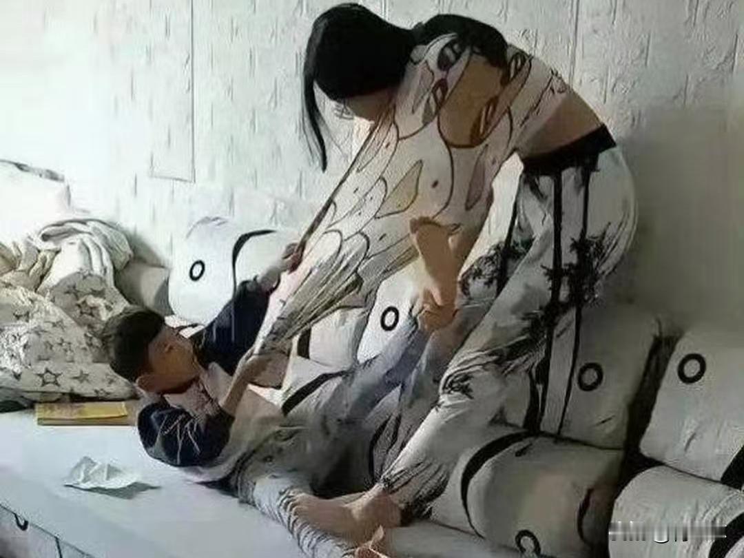 这份姐弟情，独生子是理解不了的！小时候打的越凶，长大后越亲！