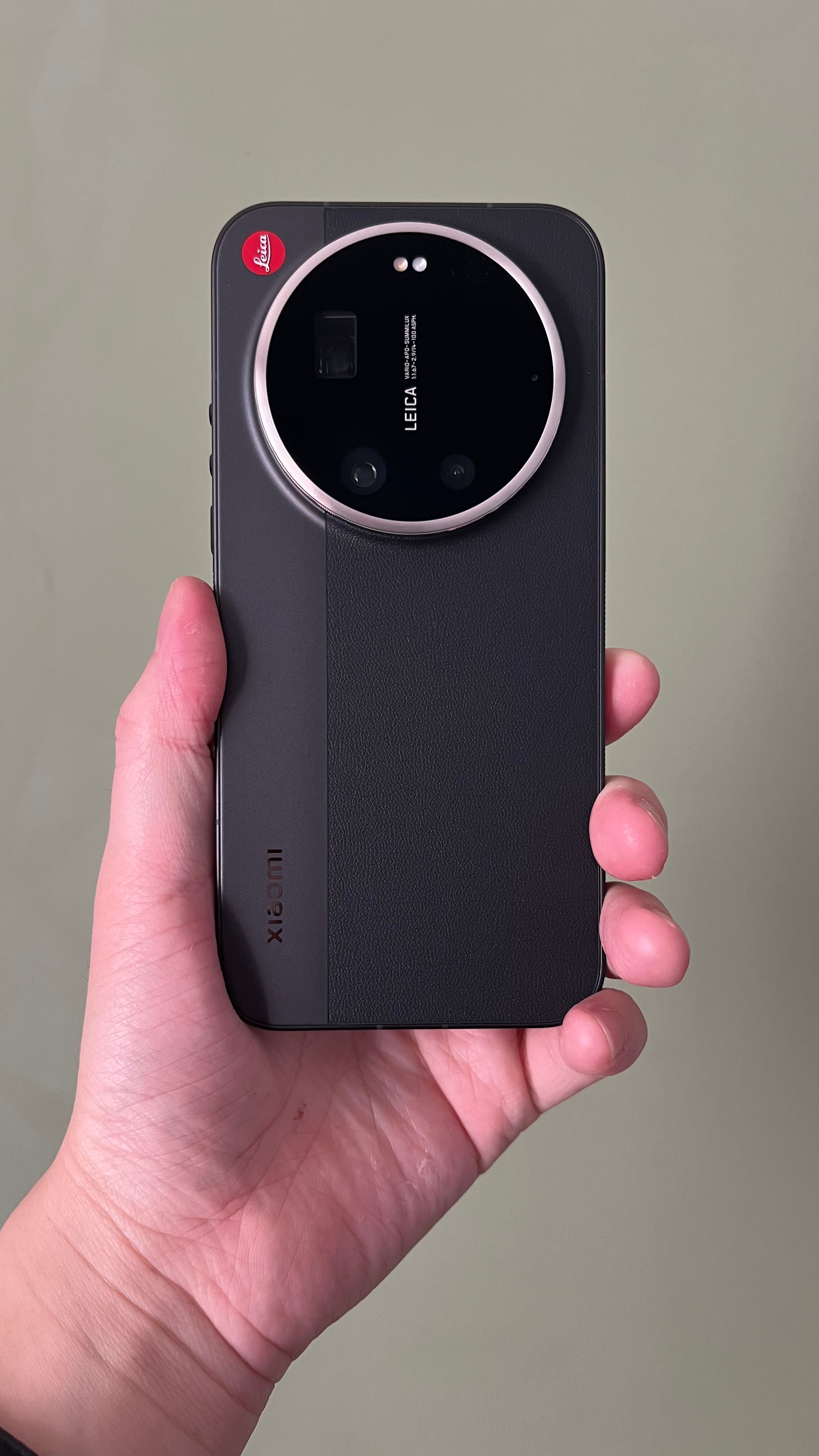 上手体验小米17 Ultra徕卡版，徕卡味儿很正：光影过渡自然，不浮、不锐。拿在