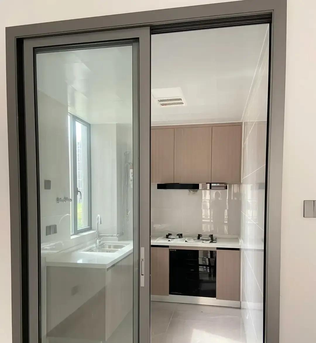 房东去年把房子从180万喊到200万，定金都收了还想再涨十万，买家直接走人。
今