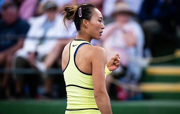 郑钦文2比1凯斯 郑钦文打进16强Miami女单第三轮，郑钦文一度4-6丢掉收盘