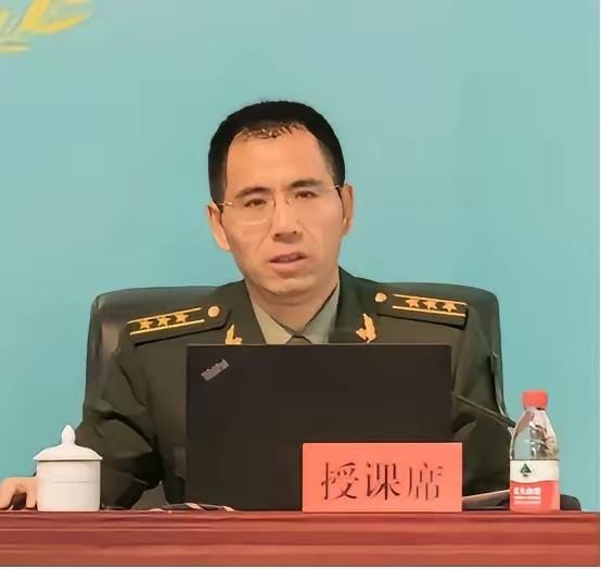 46岁内蒙古单身老汉，偶然捡到仅两个月大的遗弃男婴，无依无靠的他毅然决定独自抚养