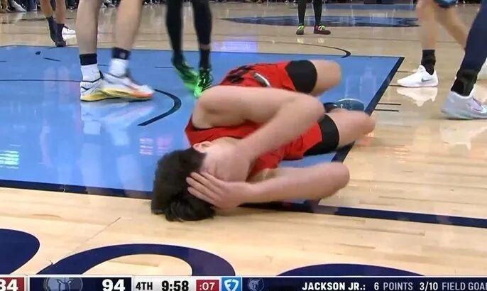 开拓者￼官方宣布：杨瀚森￼因为面部挫伤将缺战今日对阵鹈鹕￼的比赛！杨瀚森受伤