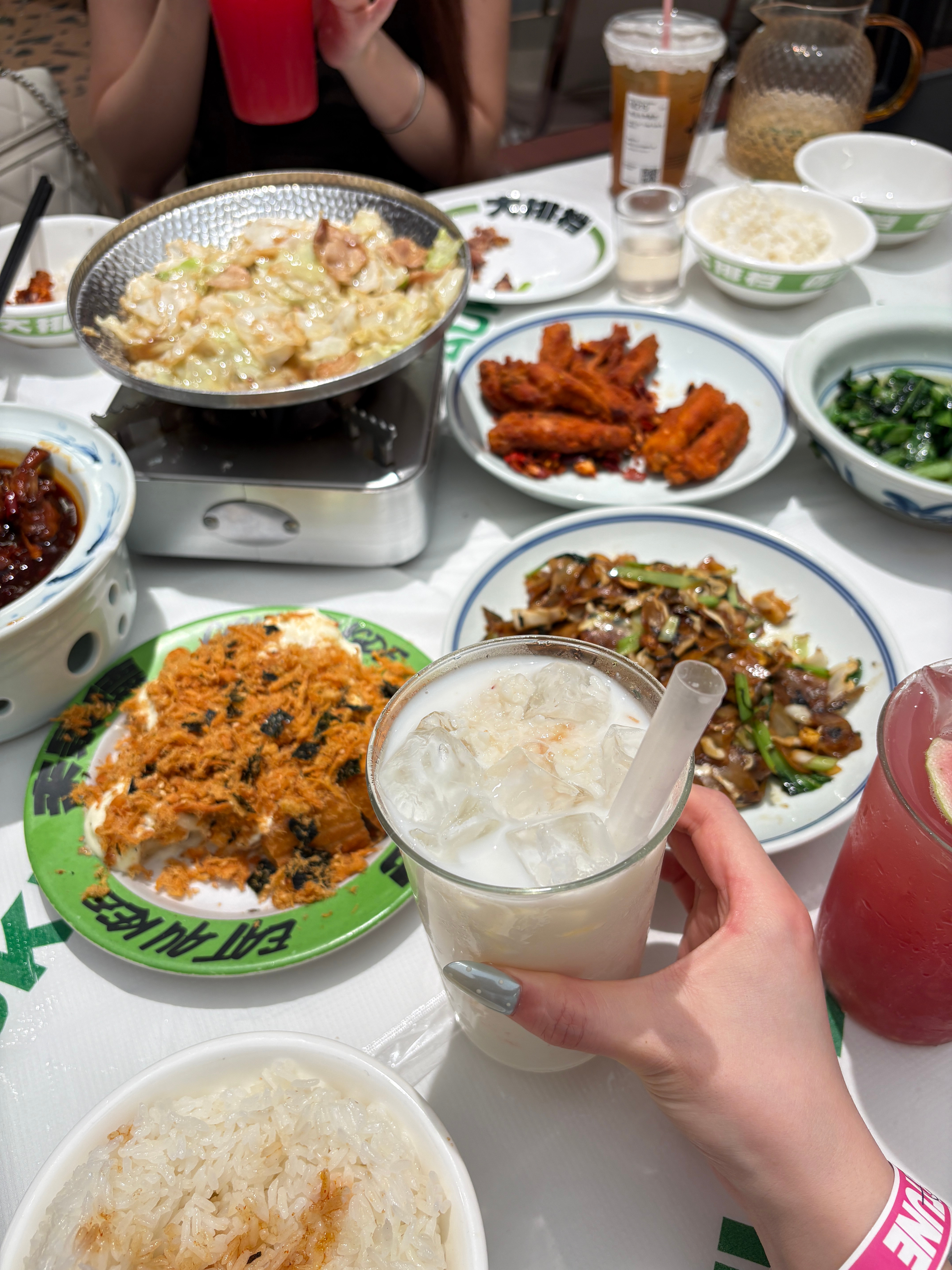 偶的嗓子 又要直播 又要和朋友大聊特聊 还得吃各种鲜香麻辣 最后还要在liveh