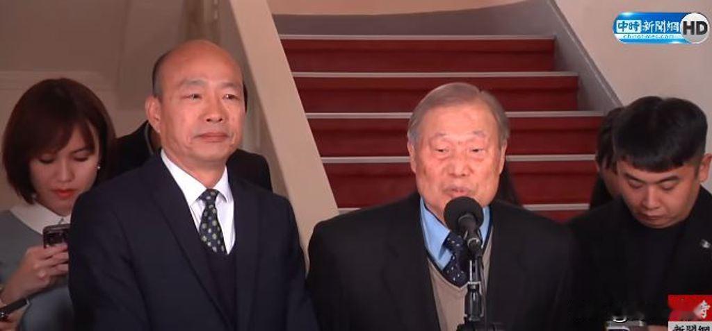 韩国瑜民意机构首日上班行程公开，与秘书长周万来一同现身。2日，因韩国瑜寻觅秘书长