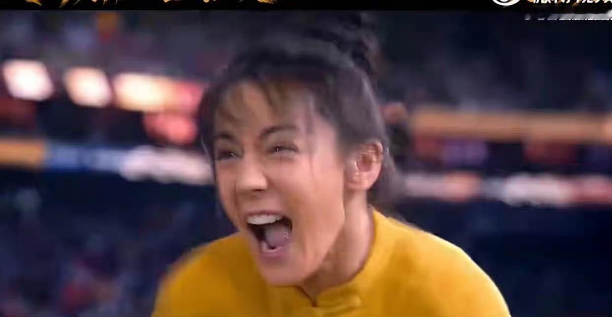 《功夫女足》没火，迪丽热巴的表情包先火了。感觉这次选的主角张小斐、张艺兴和迪丽热