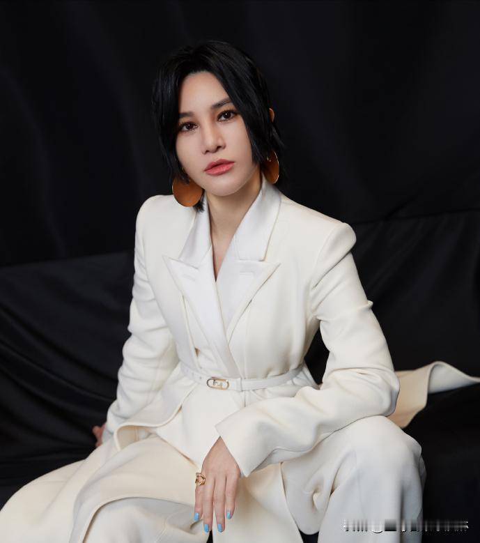 #歌手 剧本#
其实也谈不上什么剧本吧，尚雯婕是因为断眉不来了，所以从隔壁《浪姐