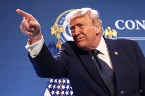 盗与虎：特朗普给美国人出难题

——
——北京时间13日晚，特朗普在社交媒体上宣